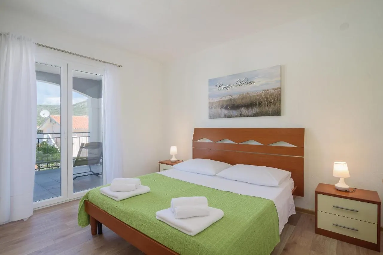 Apartment Apartmani Seget Seget Vranjica